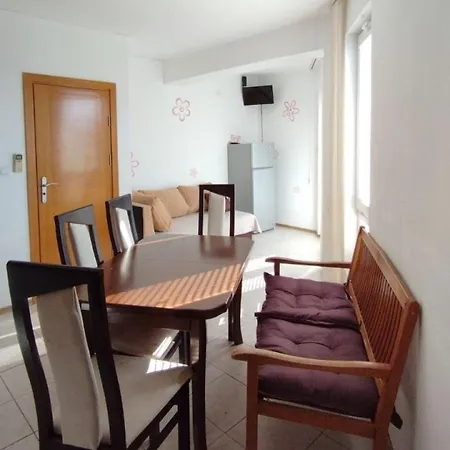 Sea View Family Saint Апартаменти